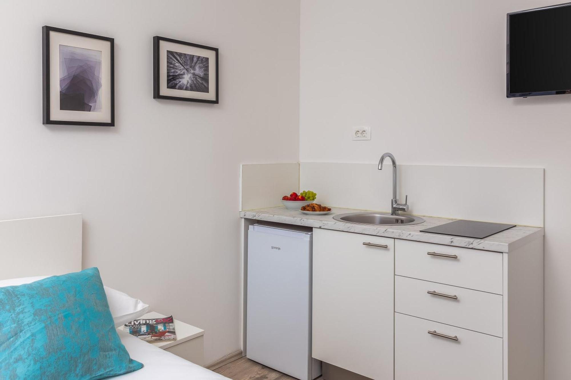 Beachfront Apartments Providenca With Free Parking Makarska Bilik gambar