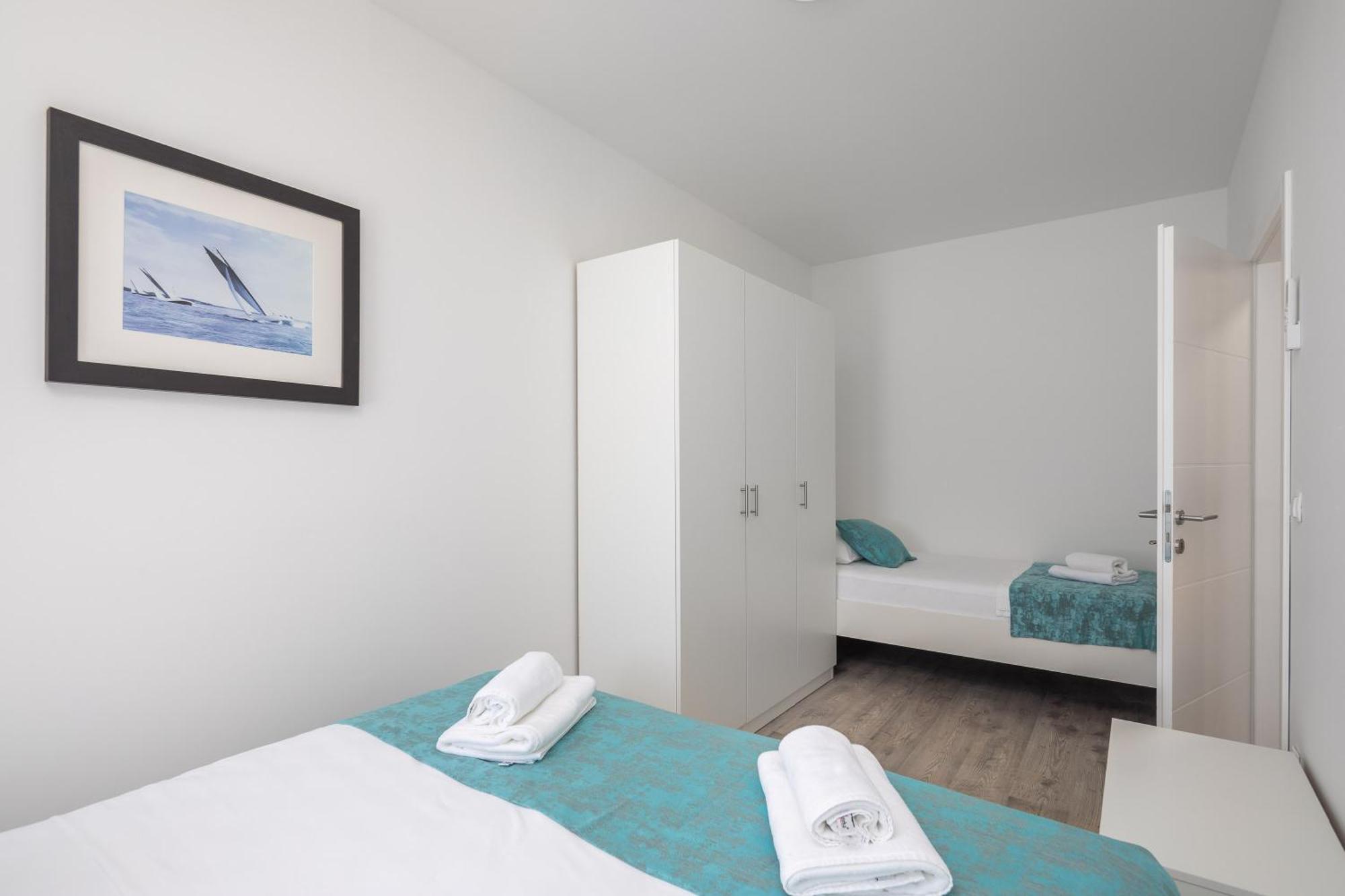 Beachfront Apartments Providenca With Free Parking Makarska Bilik gambar