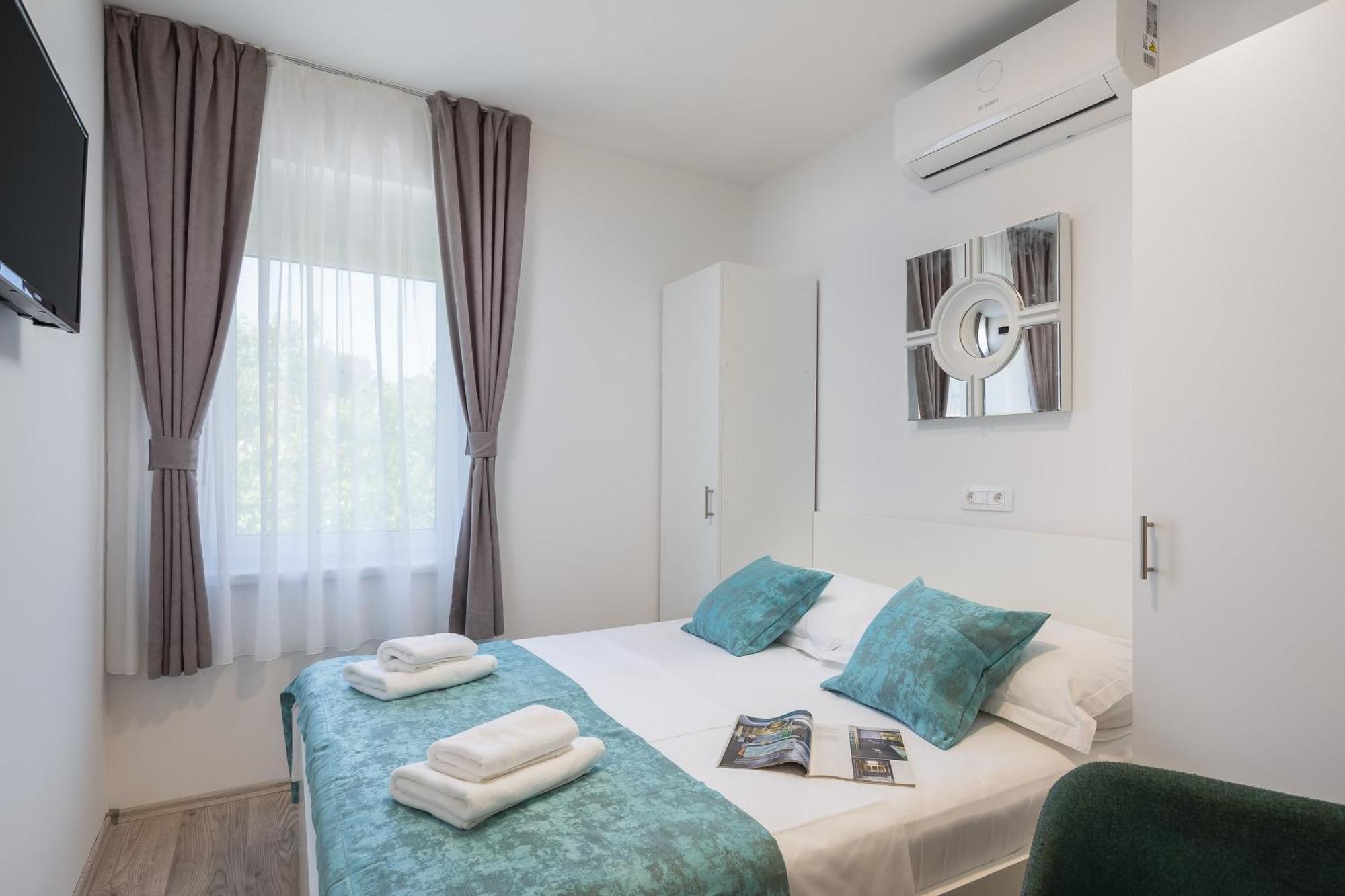 Beachfront Apartments Providenca With Free Parking Makarska Bilik gambar