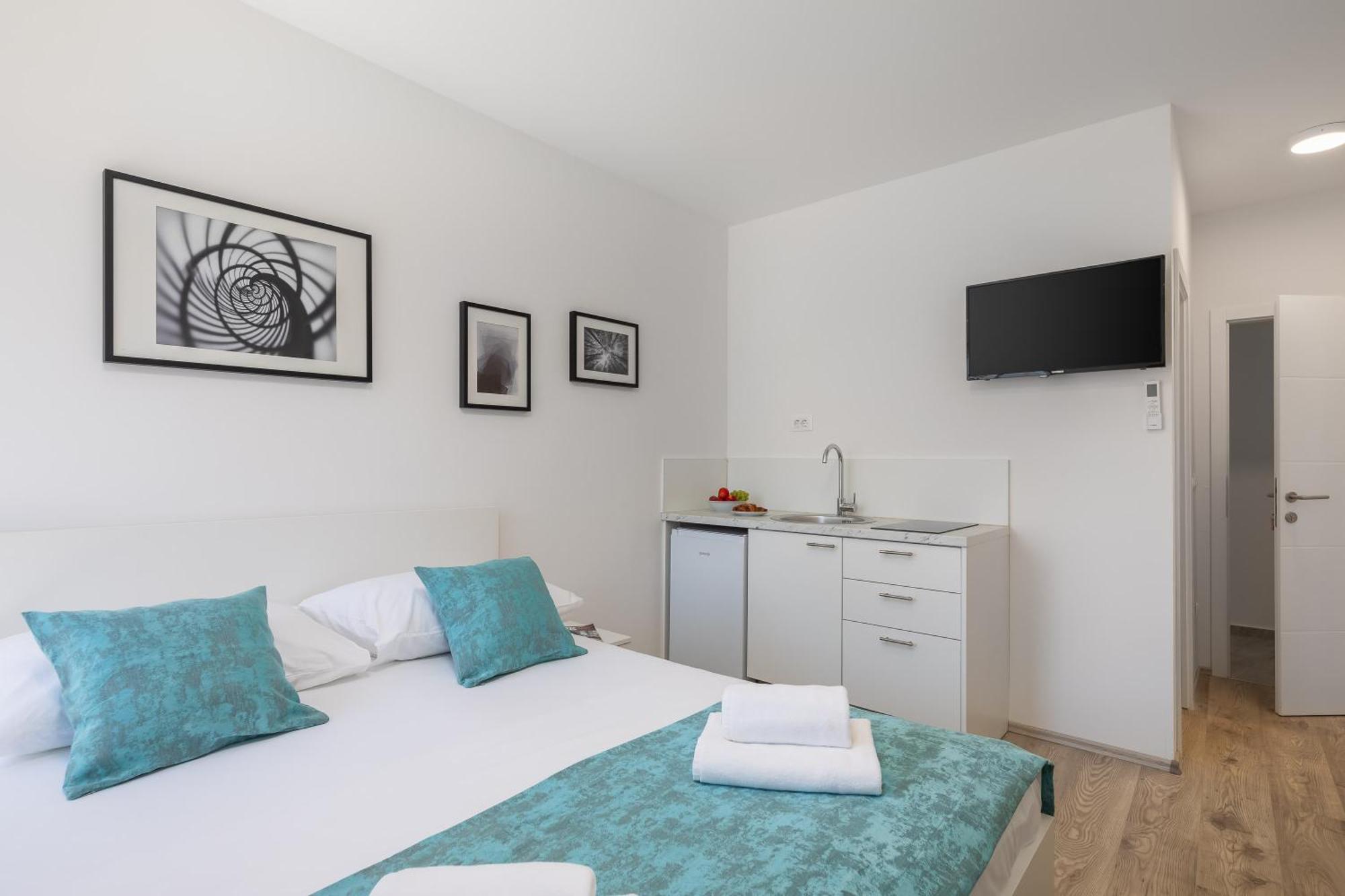 Beachfront Apartments Providenca With Free Parking Makarska Bilik gambar
