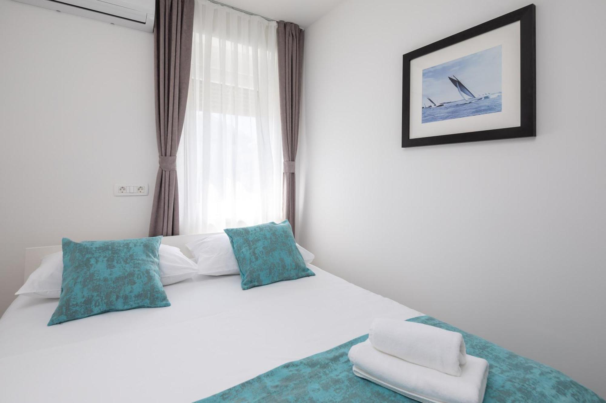 Beachfront Apartments Providenca With Free Parking Makarska Bilik gambar
