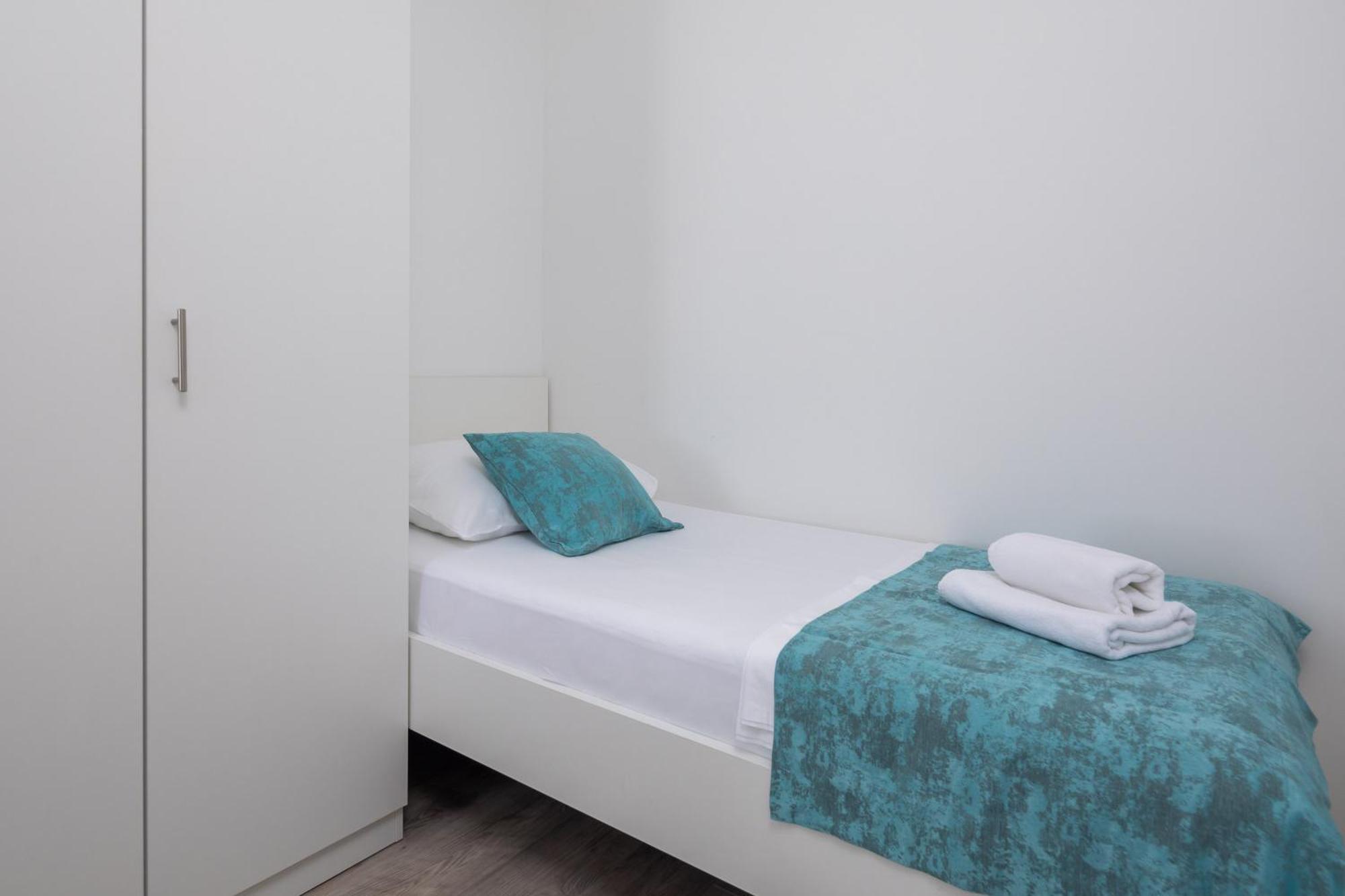 Beachfront Apartments Providenca With Free Parking Makarska Bilik gambar