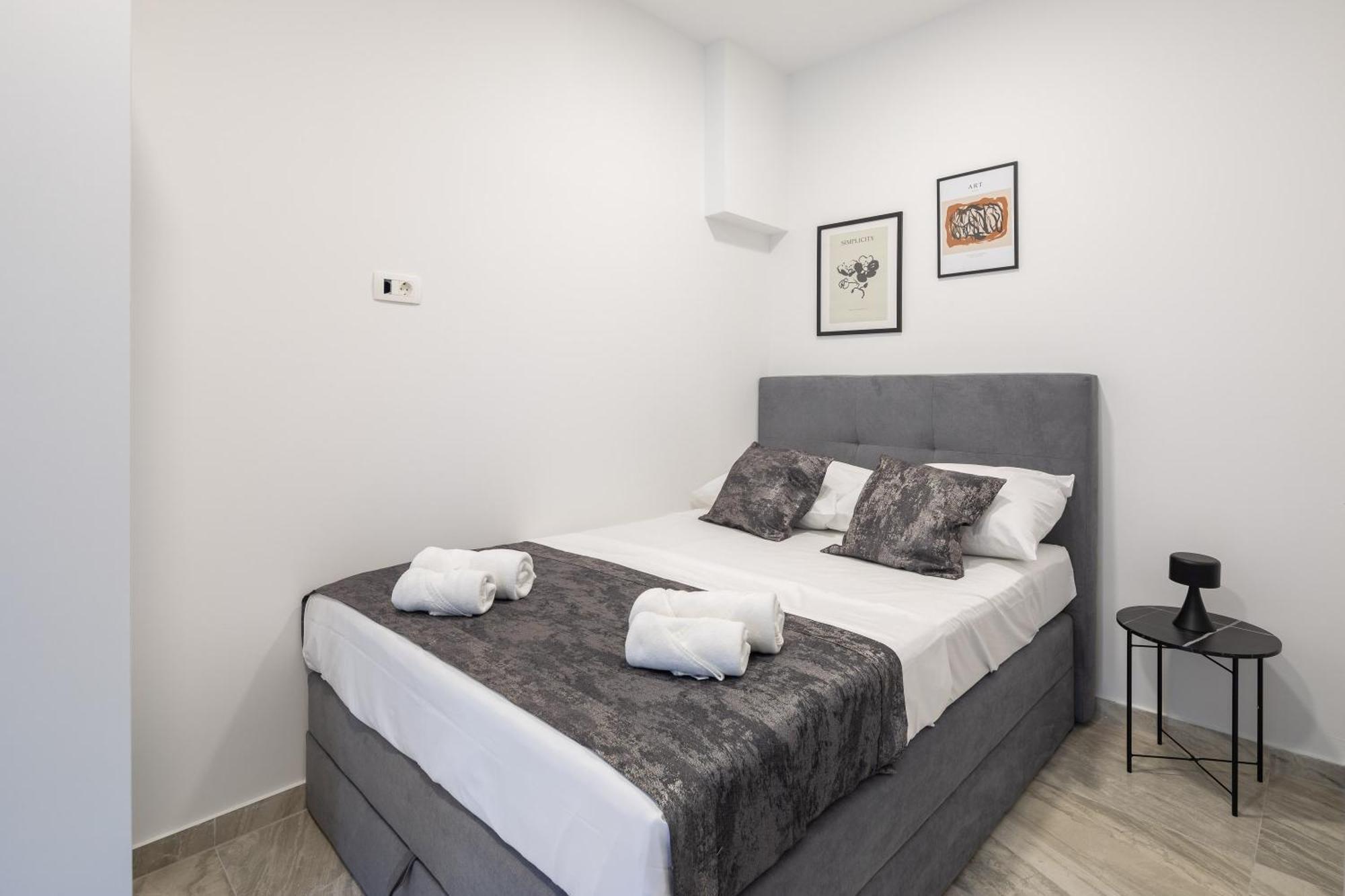 Beachfront Apartments Providenca With Free Parking Makarska Bilik gambar