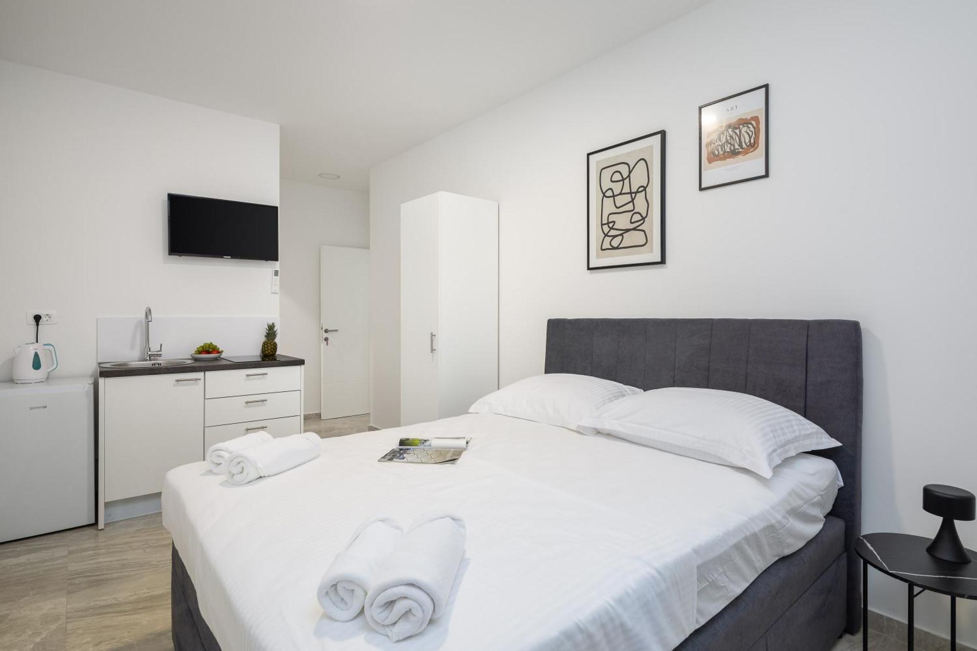 Beachfront Apartments Providenca With Free Parking Makarska Bilik gambar