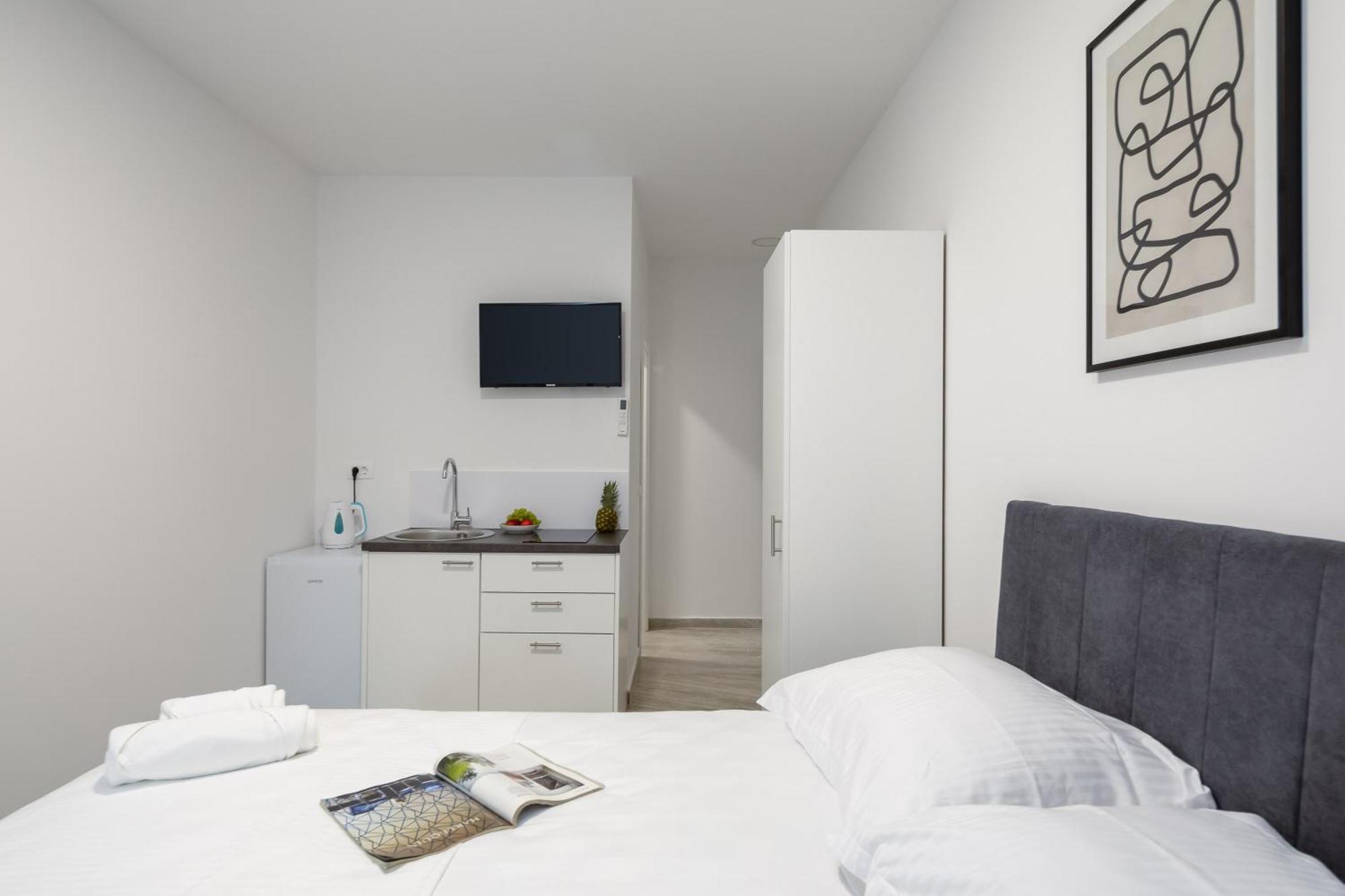 Beachfront Apartments Providenca With Free Parking Makarska Bilik gambar