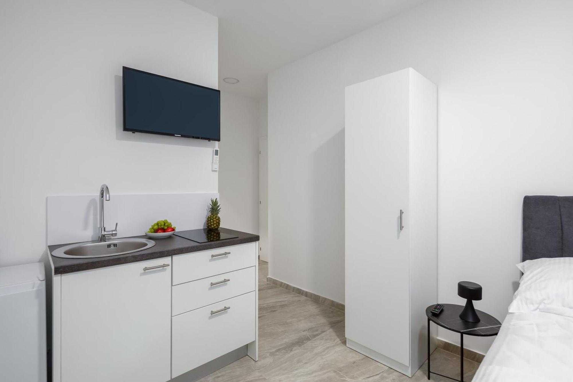 Beachfront Apartments Providenca With Free Parking Makarska Bilik gambar