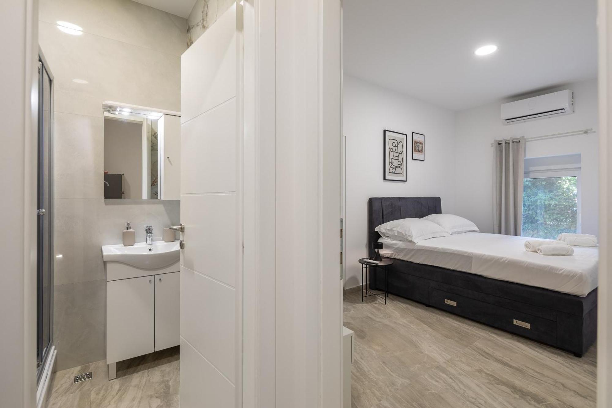 Beachfront Apartments Providenca With Free Parking Makarska Bilik gambar