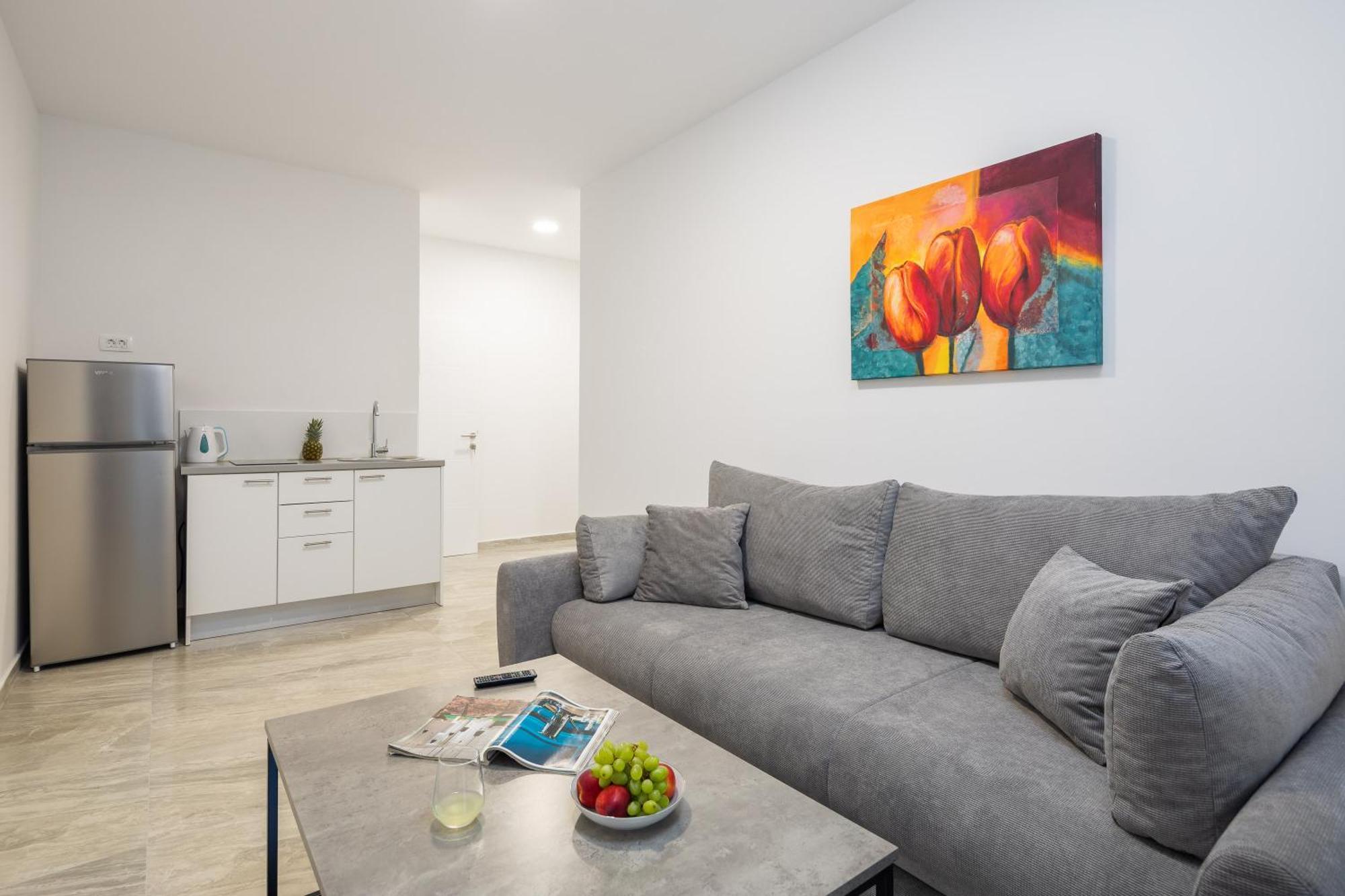 Beachfront Apartments Providenca With Free Parking Makarska Bilik gambar