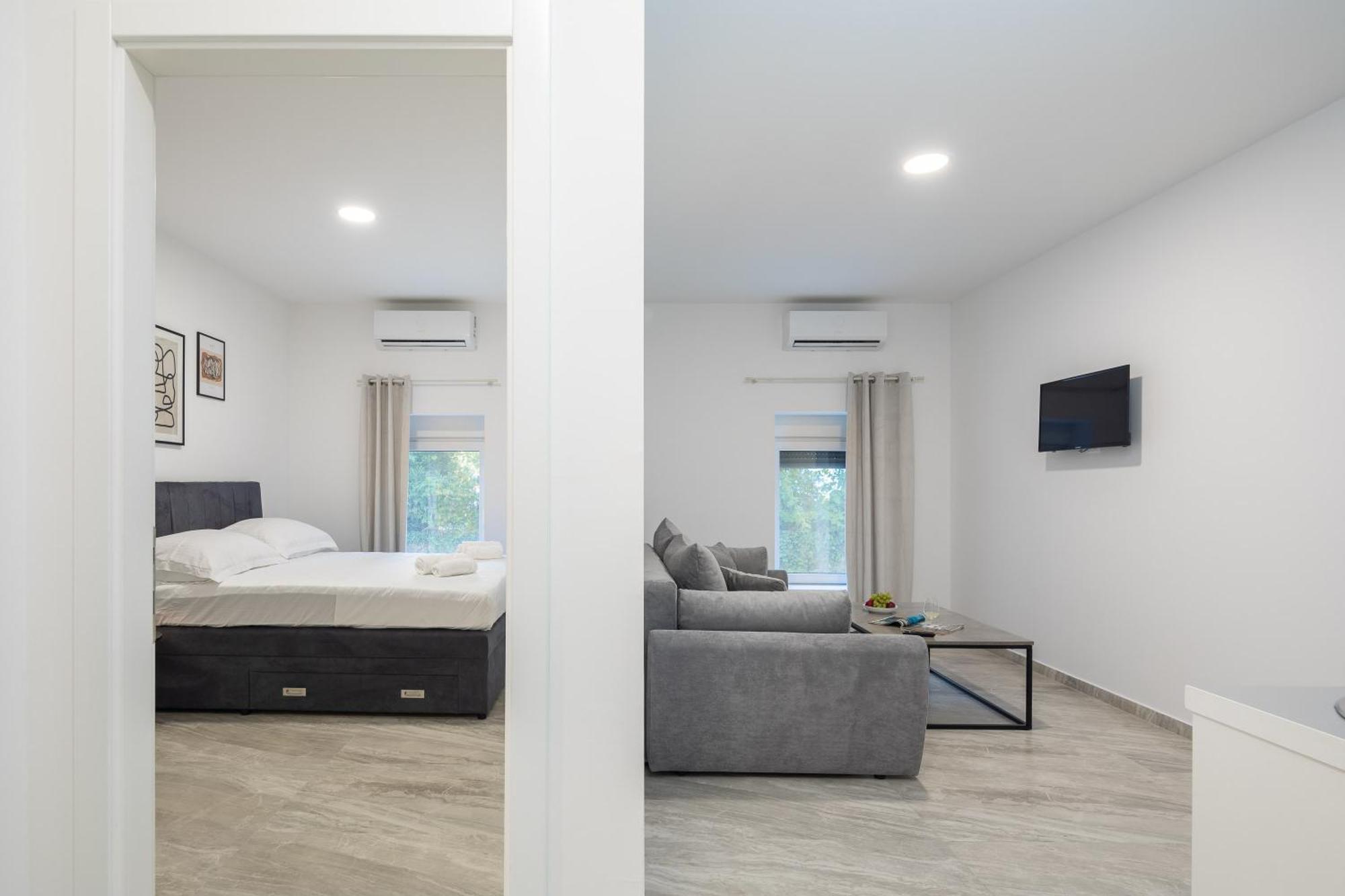 Beachfront Apartments Providenca With Free Parking Makarska Bilik gambar